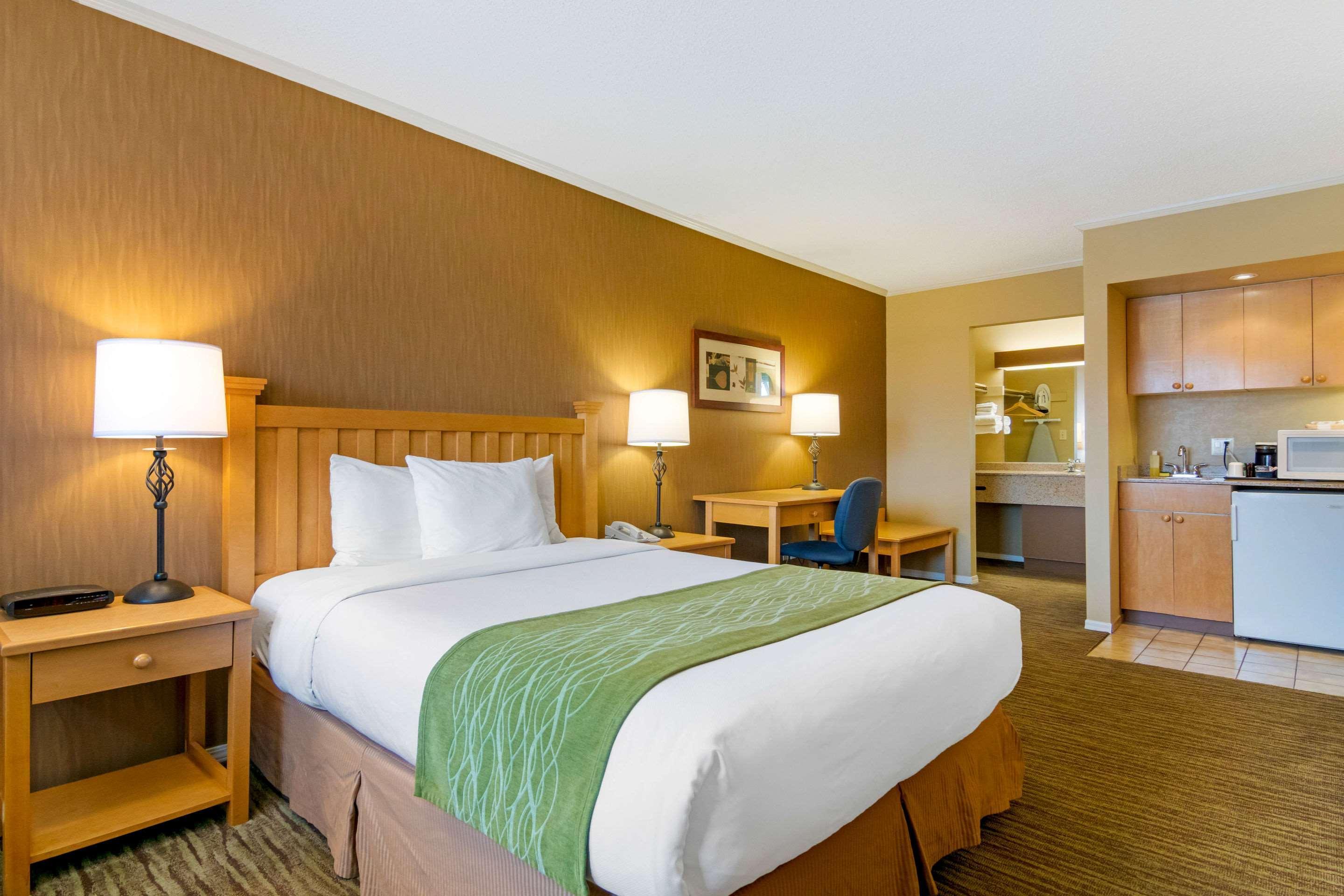 Econo Lodge Inn & Suites West Vancouver Eksteriør bilde