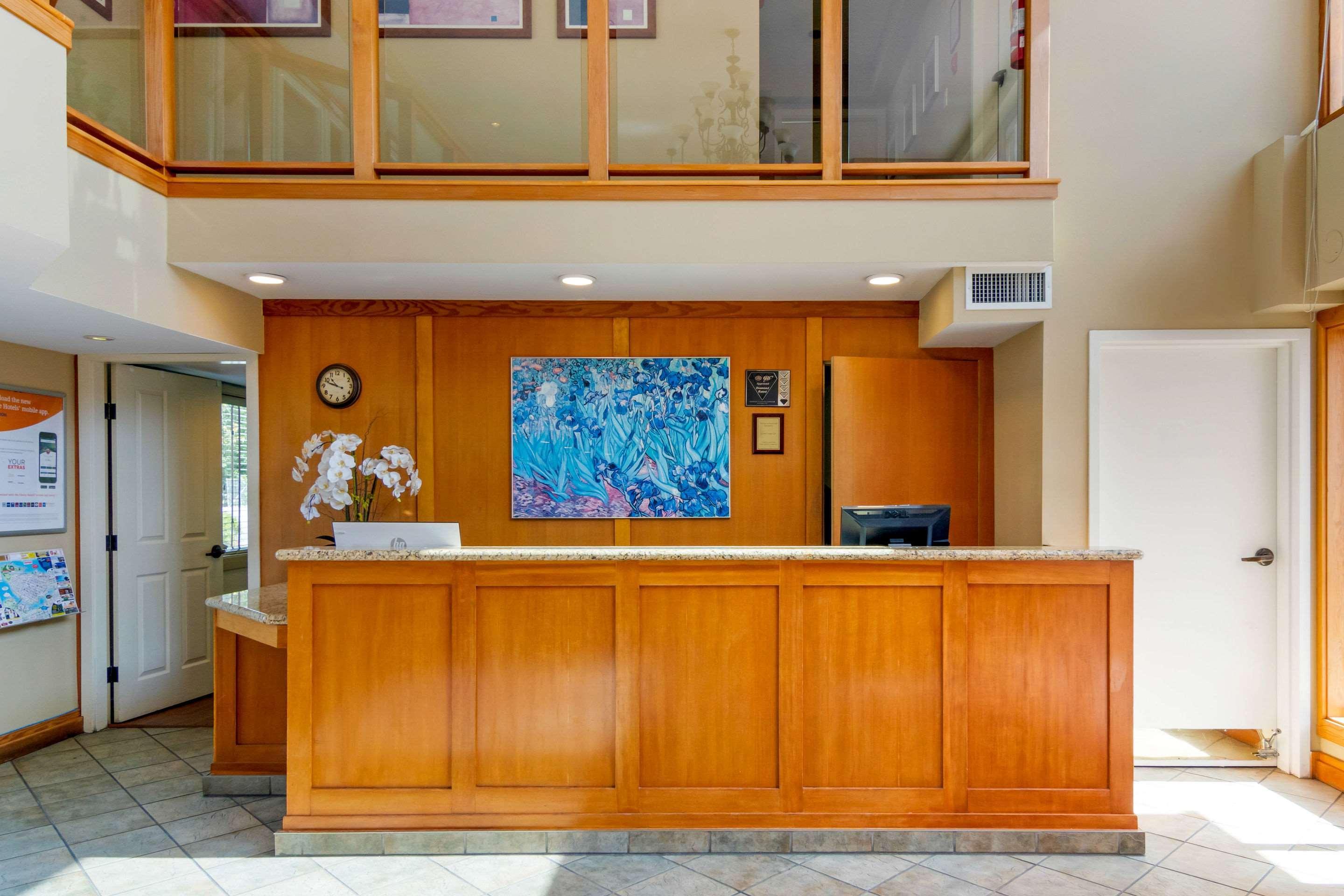 Econo Lodge Inn & Suites West Vancouver Eksteriør bilde