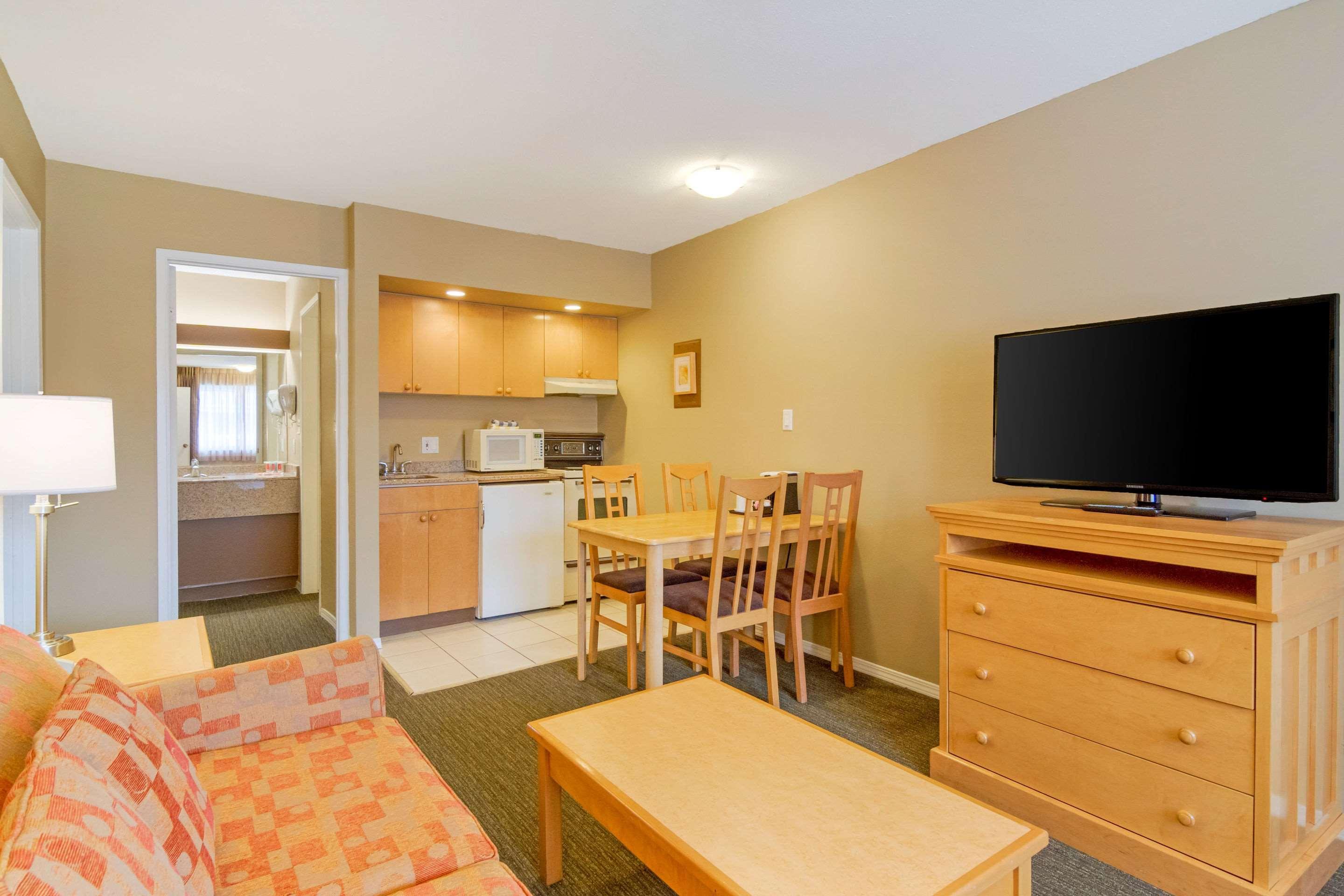 Econo Lodge Inn & Suites West Vancouver Eksteriør bilde