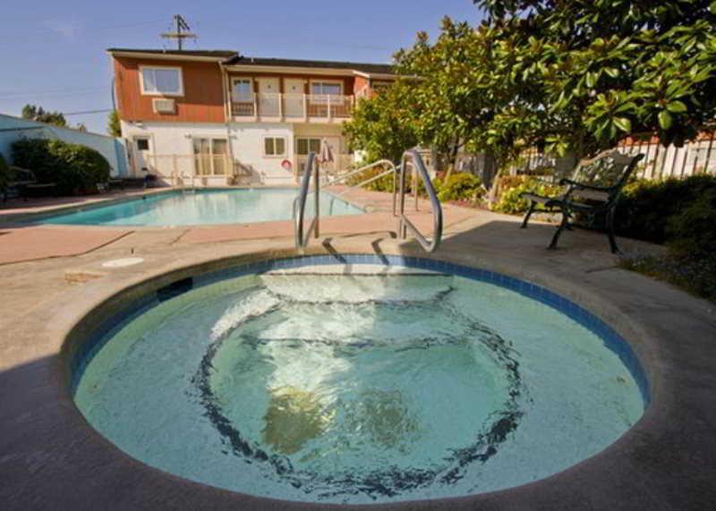 Econo Lodge Inn & Suites West Vancouver Eksteriør bilde