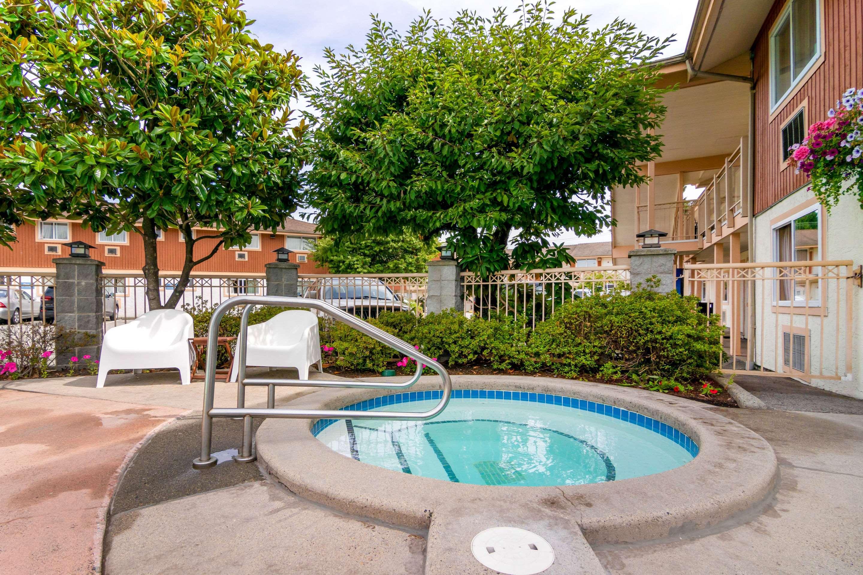 Econo Lodge Inn & Suites West Vancouver Eksteriør bilde