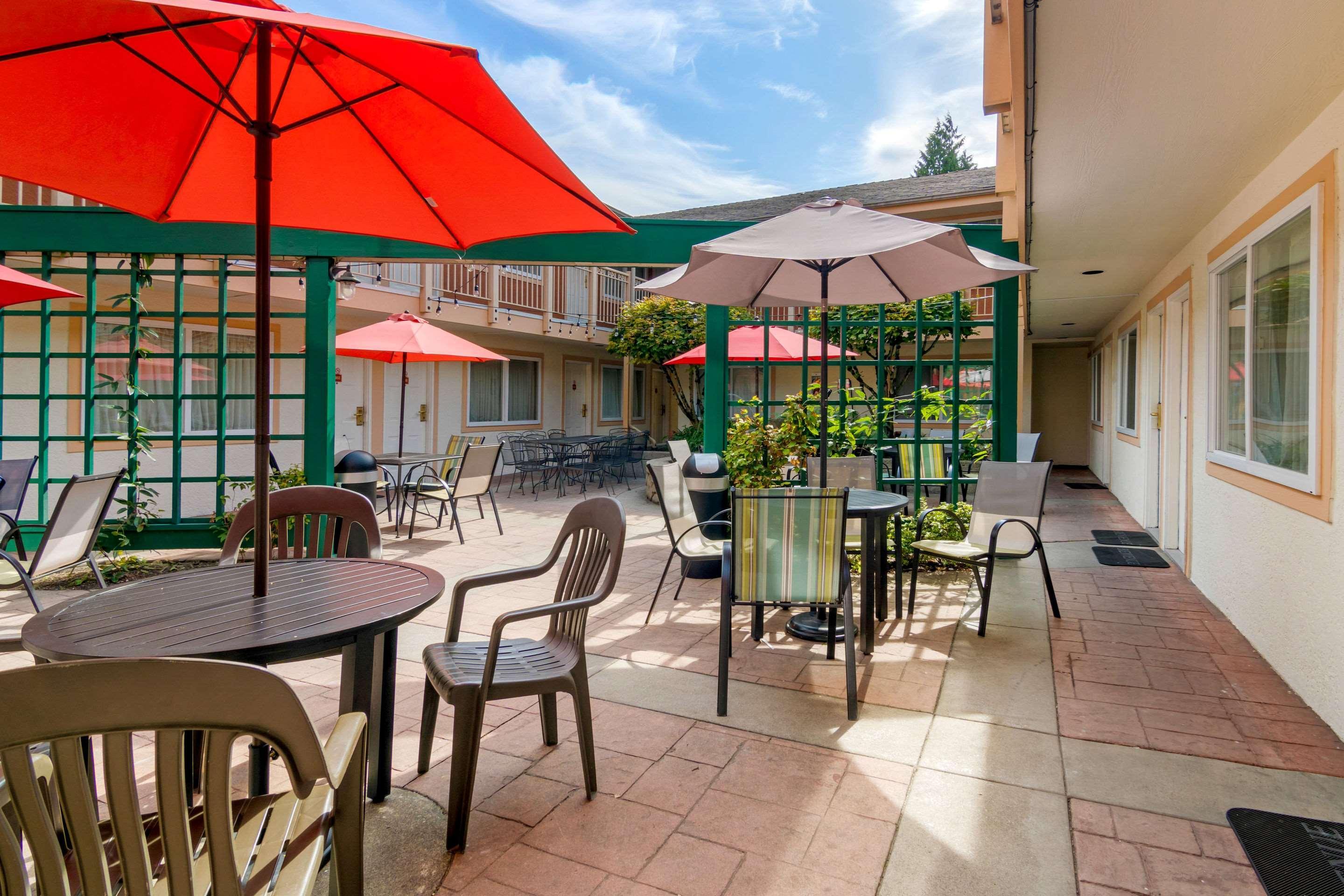 Econo Lodge Inn & Suites West Vancouver Eksteriør bilde
