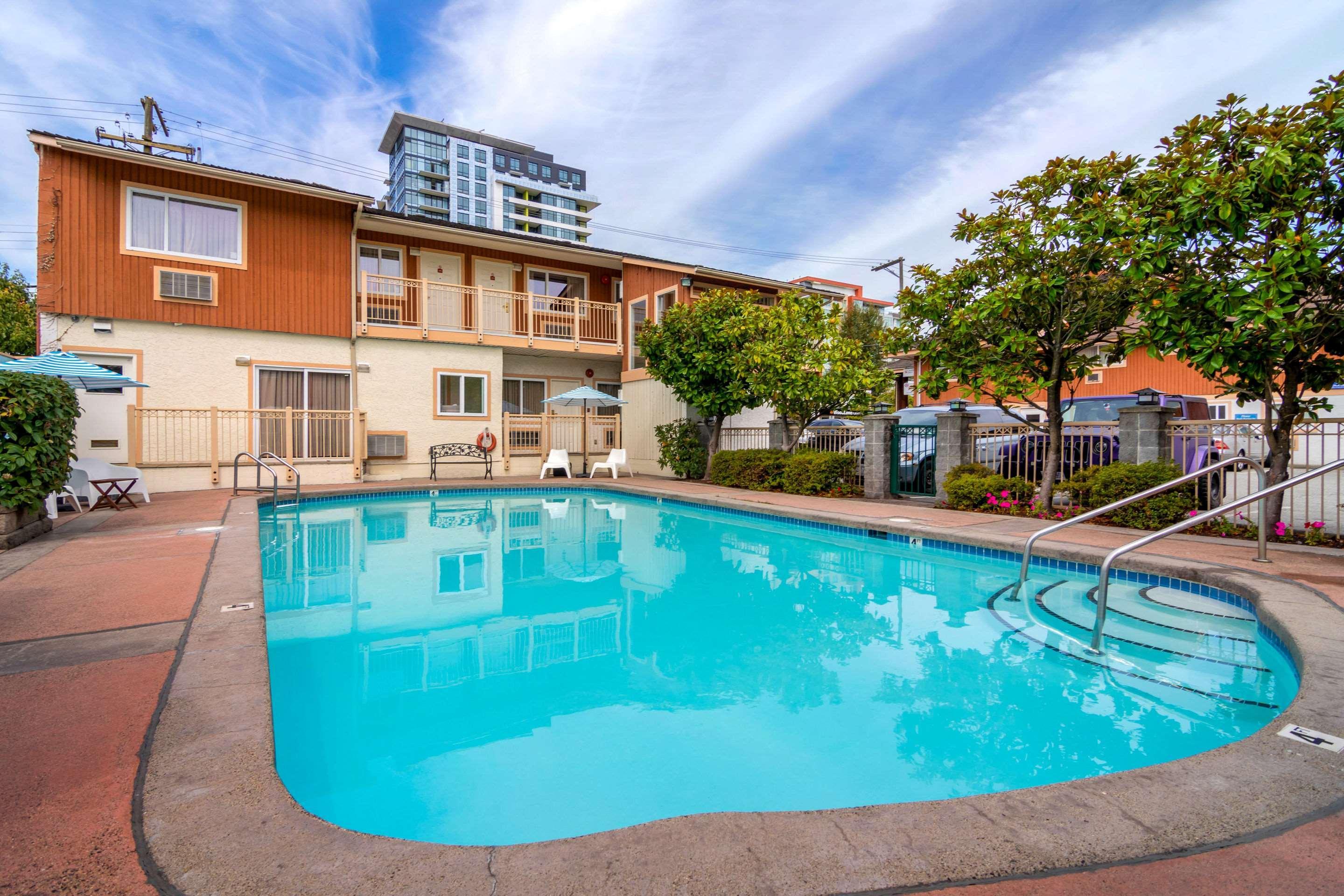 Econo Lodge Inn & Suites West Vancouver Eksteriør bilde