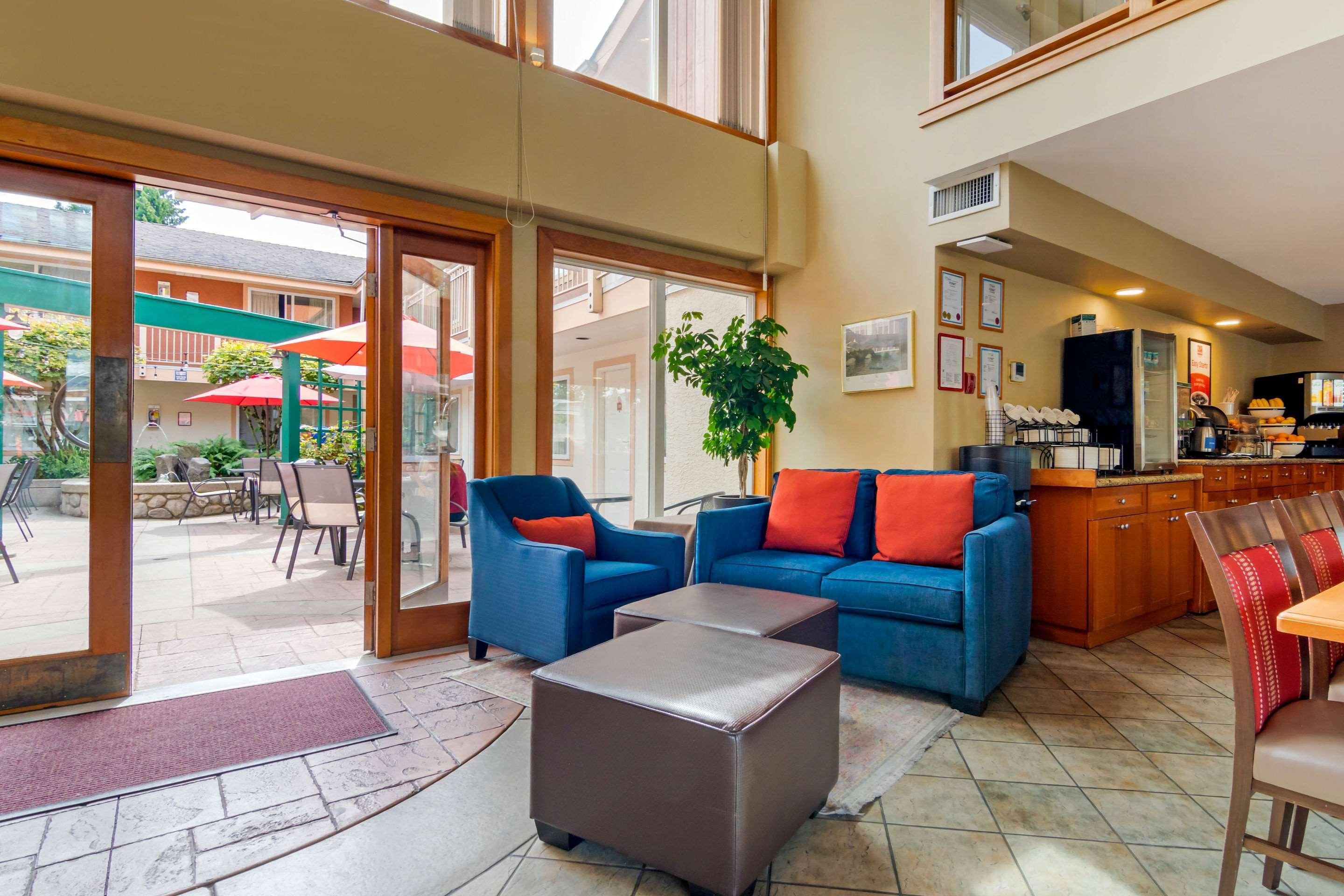 Econo Lodge Inn & Suites West Vancouver Eksteriør bilde