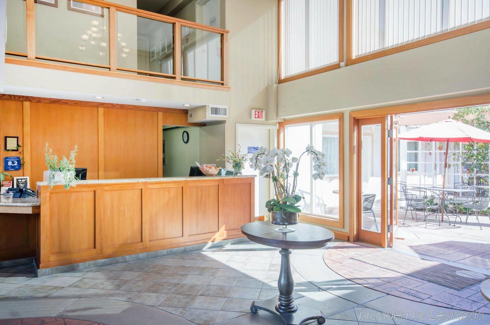 Econo Lodge Inn & Suites West Vancouver Eksteriør bilde
