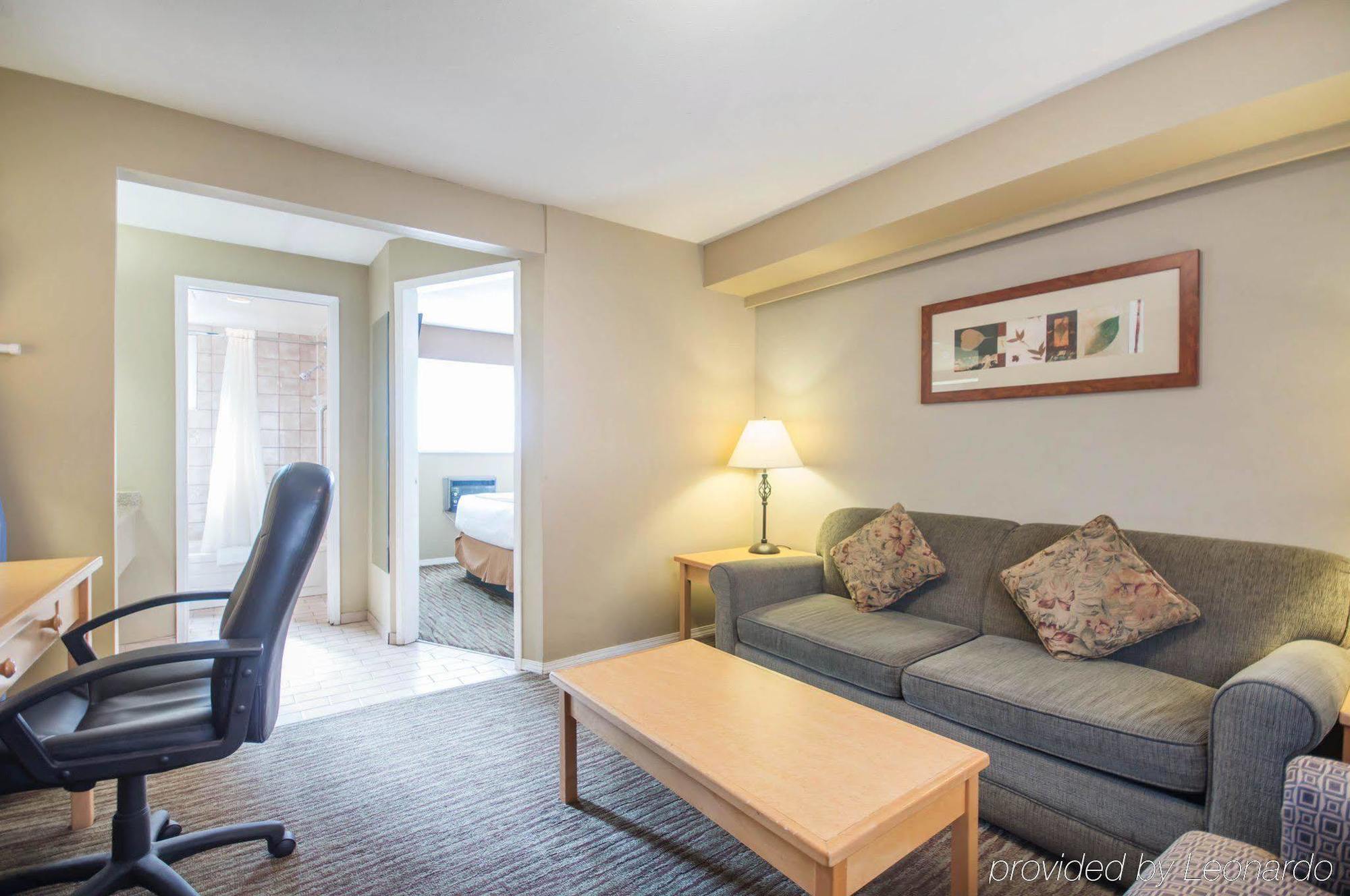 Econo Lodge Inn & Suites West Vancouver Eksteriør bilde