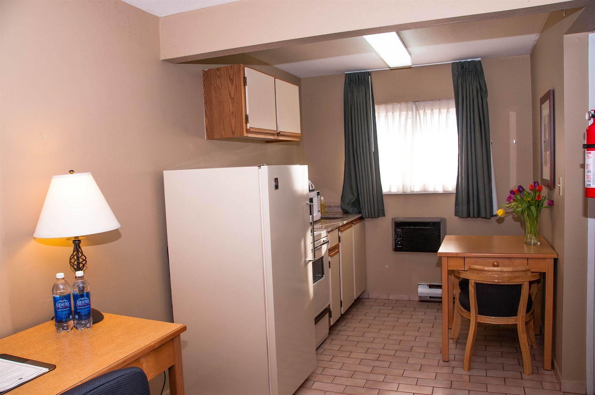 Econo Lodge Inn & Suites West Vancouver Eksteriør bilde